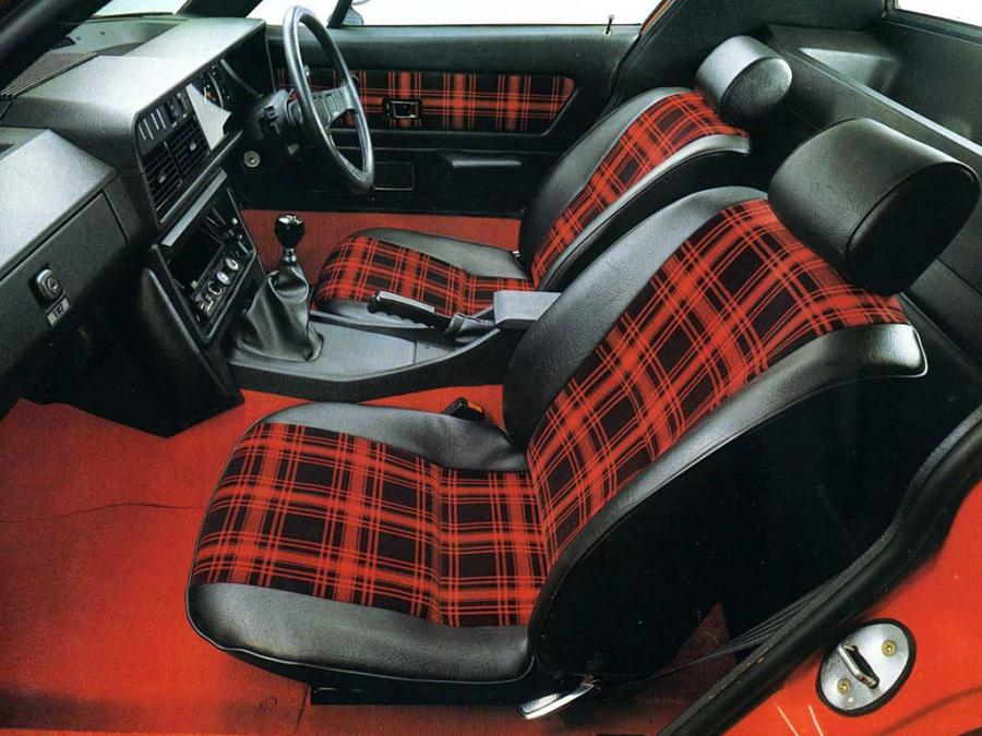 Интерьер Triumph TR7 1974 года  (фото 14 из 17)